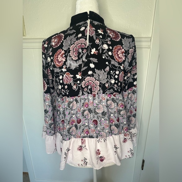 LOFT Black and Pink Graphic Long Sleeve Blouse size XS - Picture 3 of 10